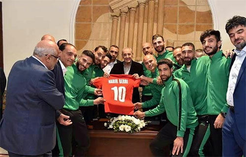 Berri con una delegación del club de fútbol Al-Ghaziyeh